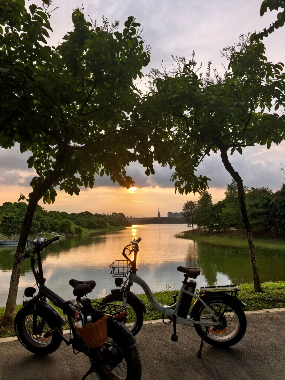 EU Autumn E-Bike Riding Tips: What to Wear, How to Prepare & How to Enjoy the Season