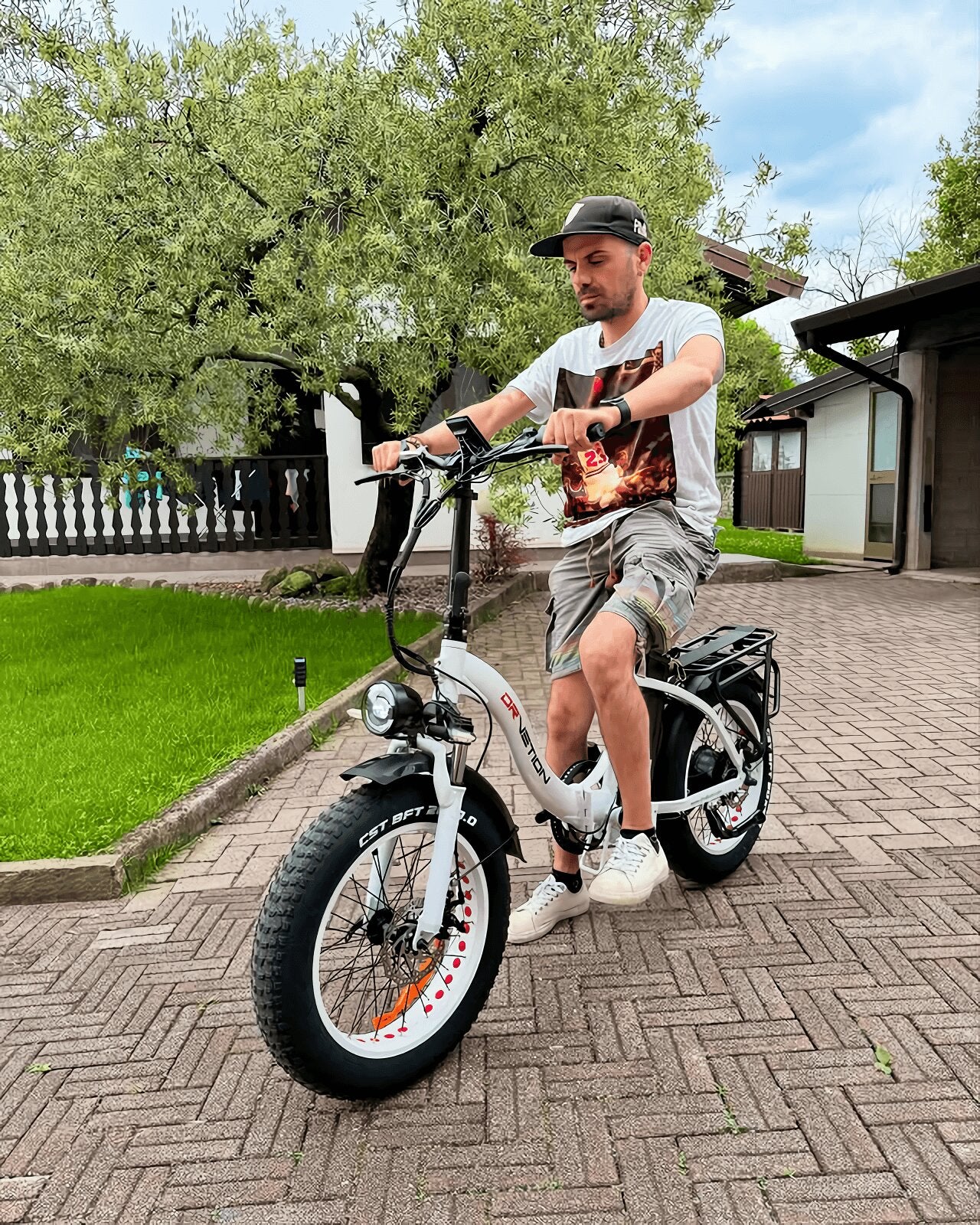 Drvetion_CT20_Folding_Ebike-8-location_shoot-4
