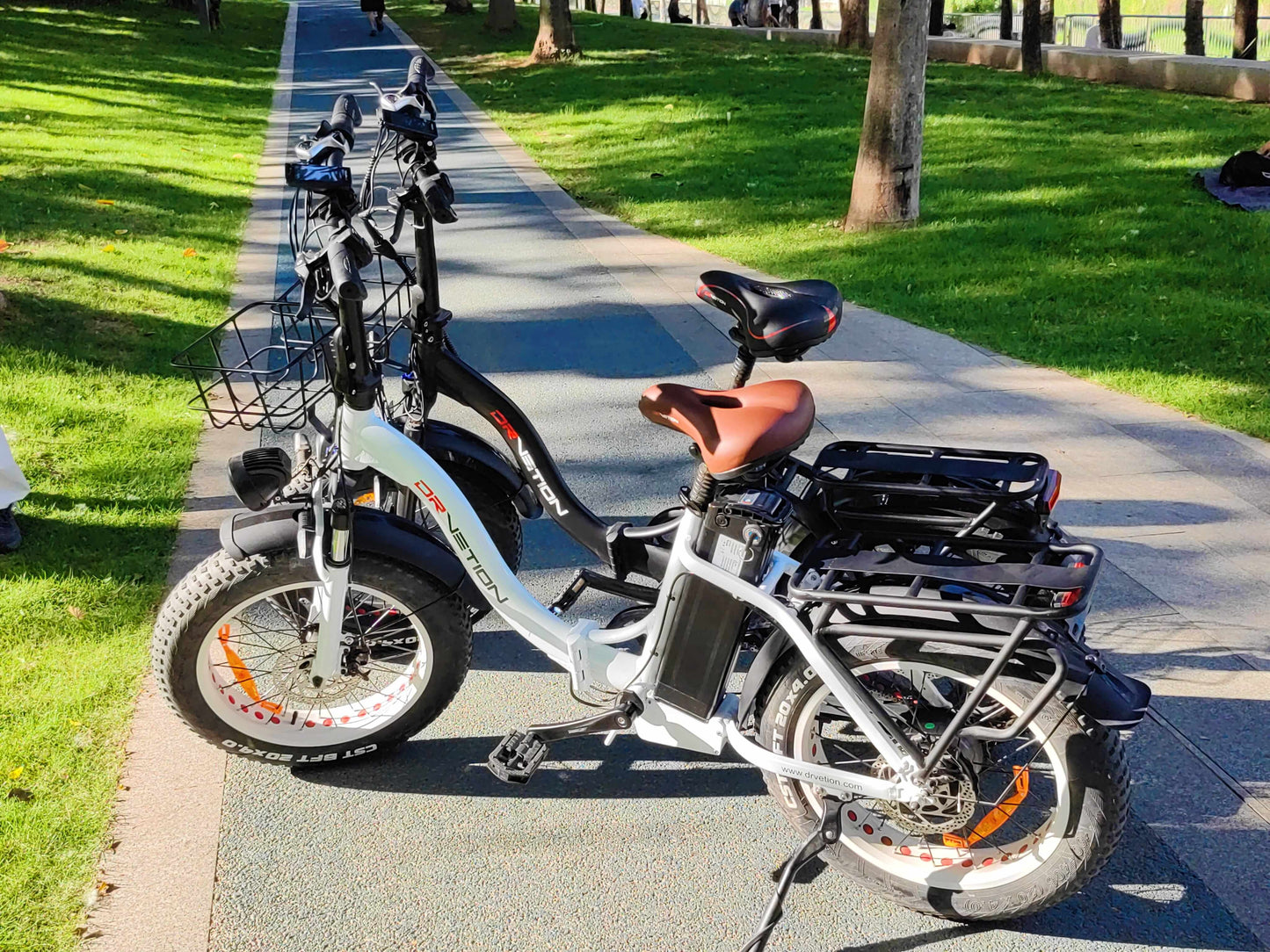 Drvetion_CT20_Folding_Ebike-location_shoot-1